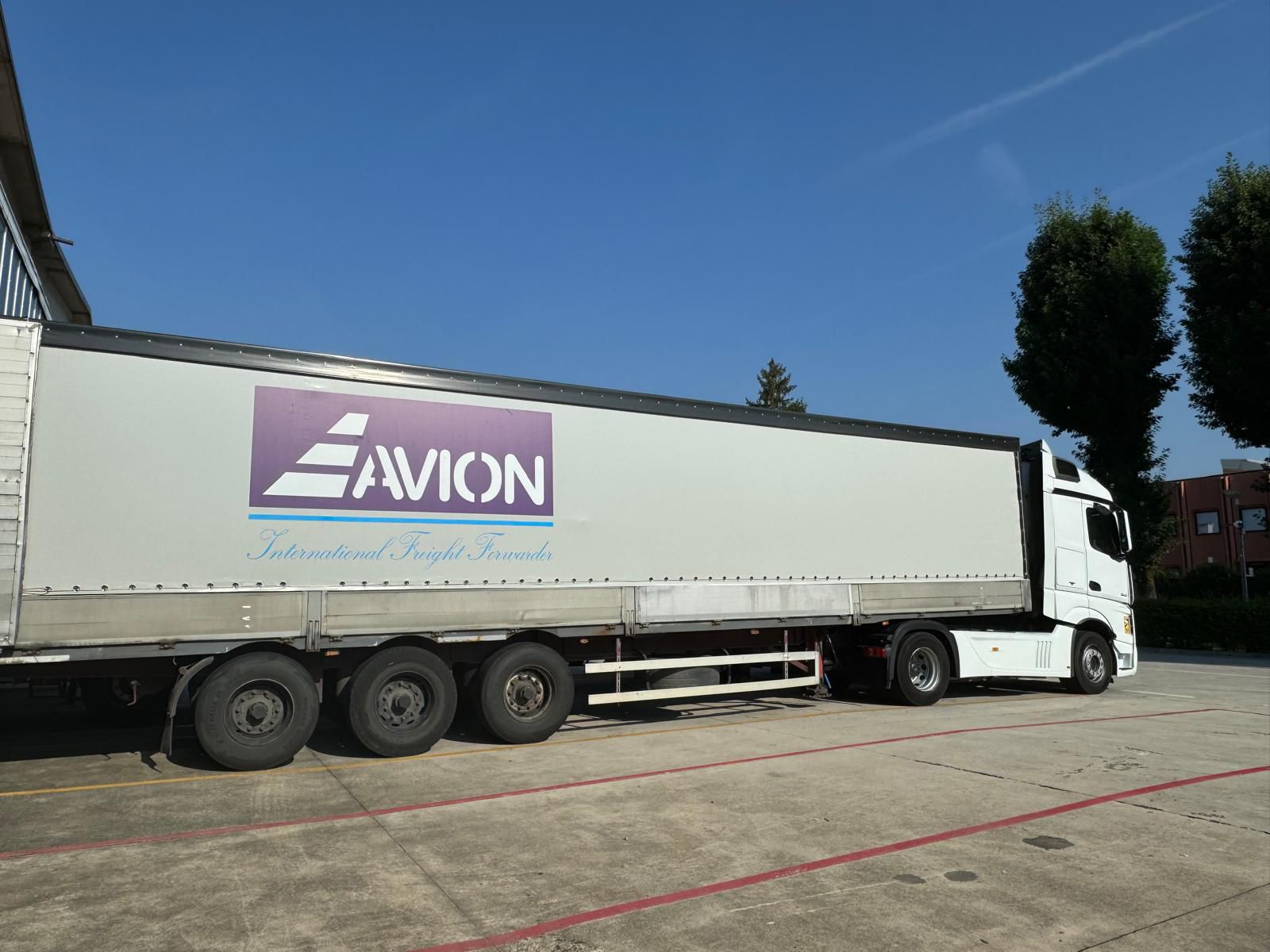 AVION ROAD FREIGHT 2